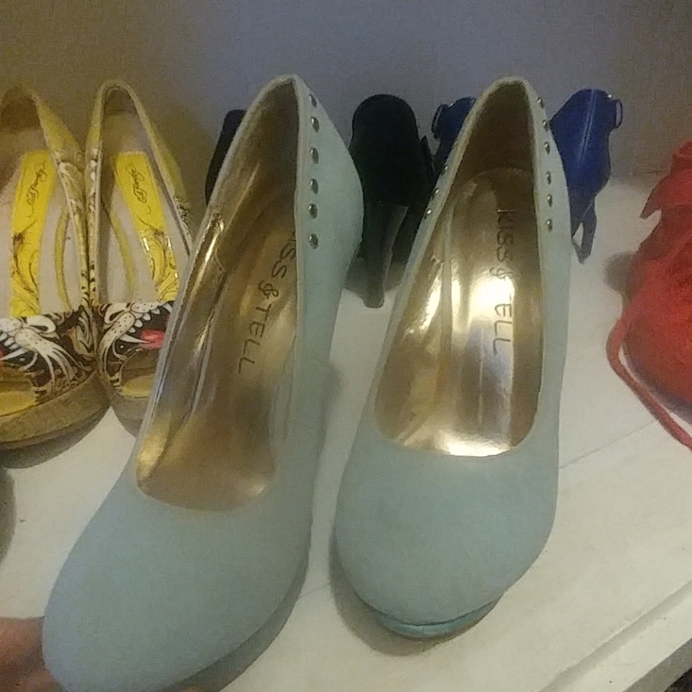 Shoes - Picture 2 of 4